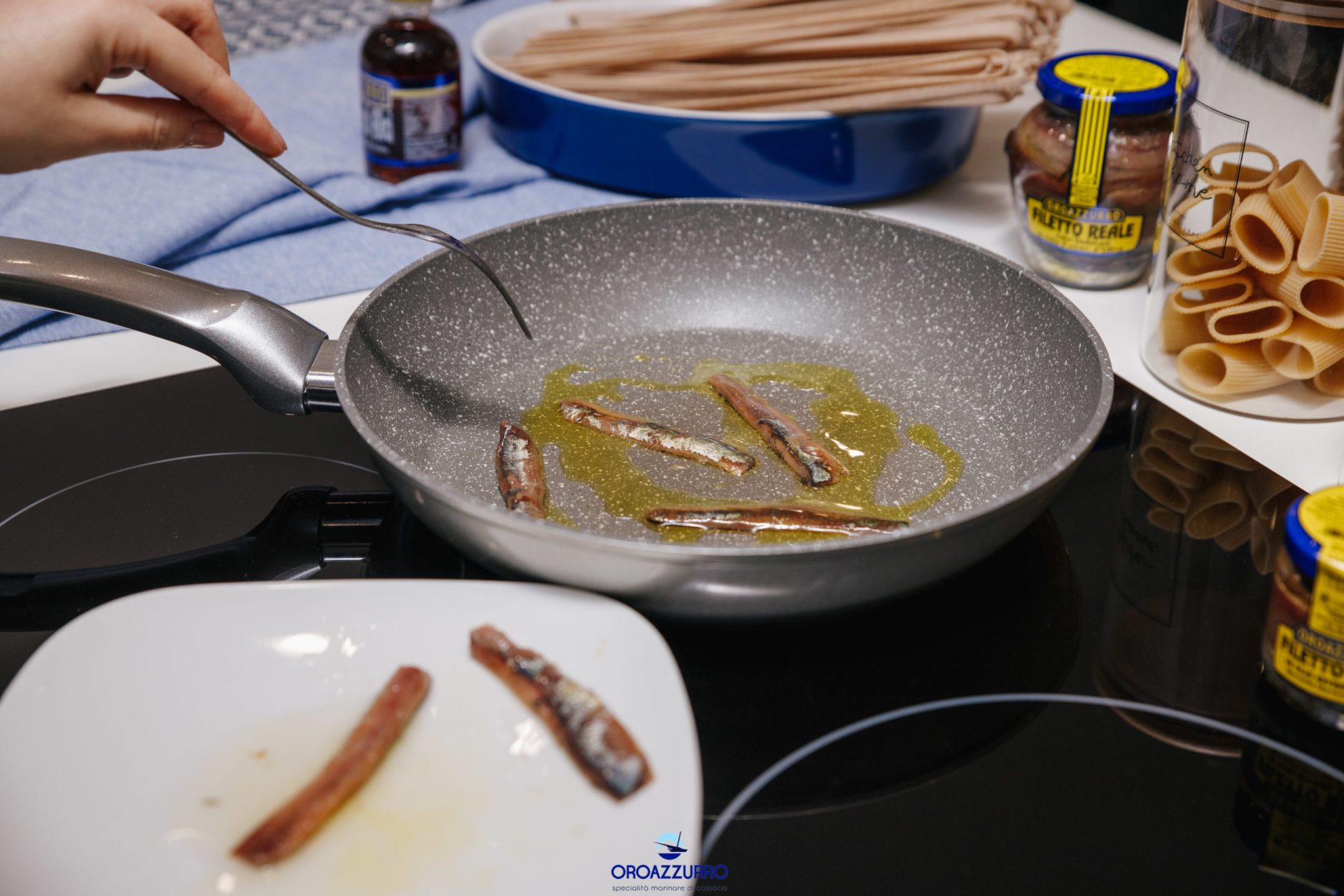Filetto Reale, alici diliscate al peperoncino in olio extravergine di oliva - thumbnail 2